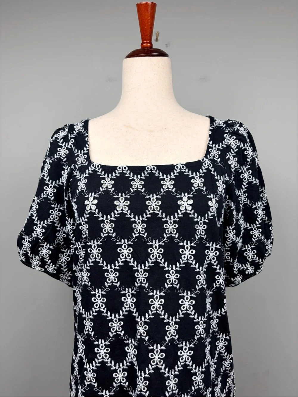 LOFT Black White Embroidered Eyelet Puff Sleeve Top Womens Large NWT Cotton